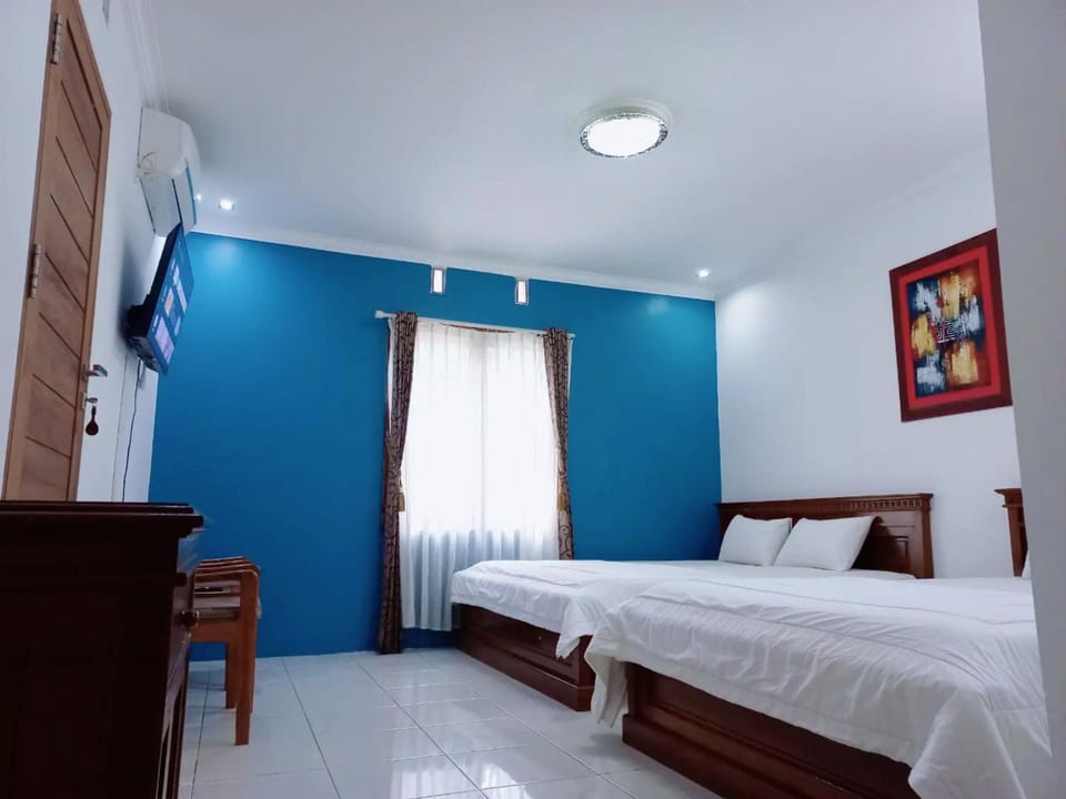 Bed, TV and multimedia, Bedroom