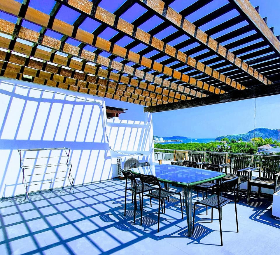 Balcony/Terrace, Balcony/Terrace, Seating area, Pool view, Pool view, Sea view, Sea view, Sunrise