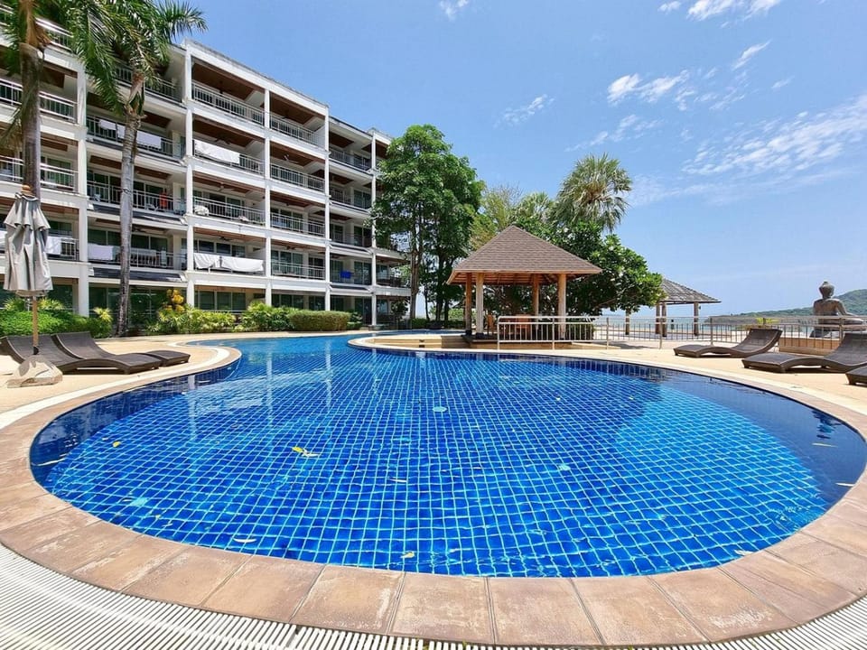 Property building, Patio, Day, Natural landscape, Pool view, Swimming pool, sunbed