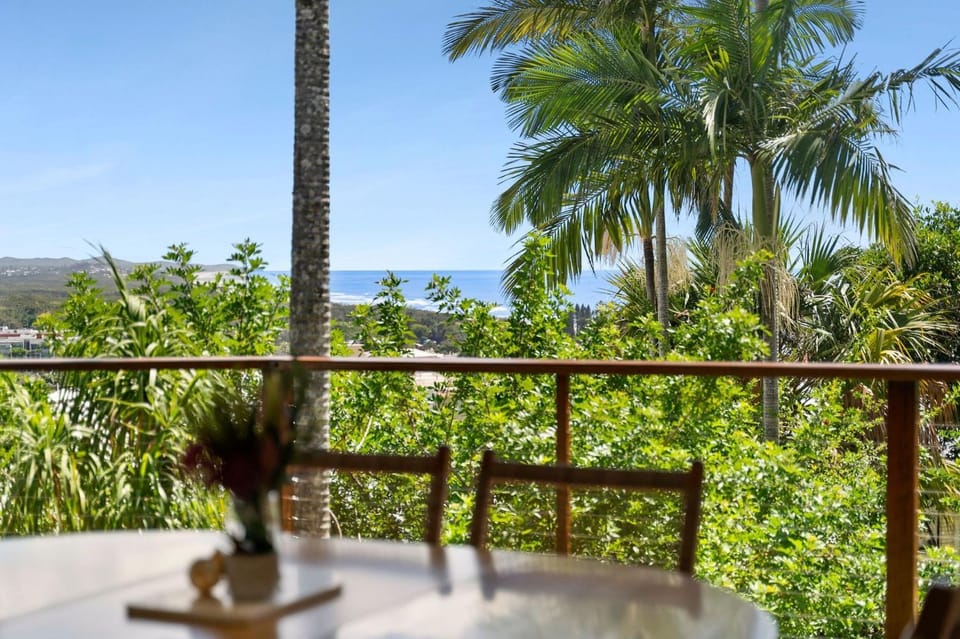 TreasureView Beach - Three bedroom option #9a House in Coolum Beach