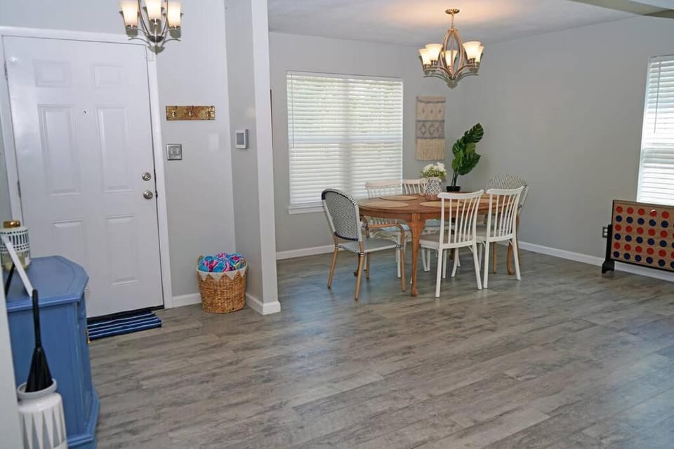 Seating area, Dining area