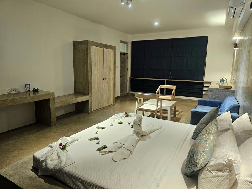 Bed, Photo of the whole room, Seating area, Bedroom, towels, wardrobe
