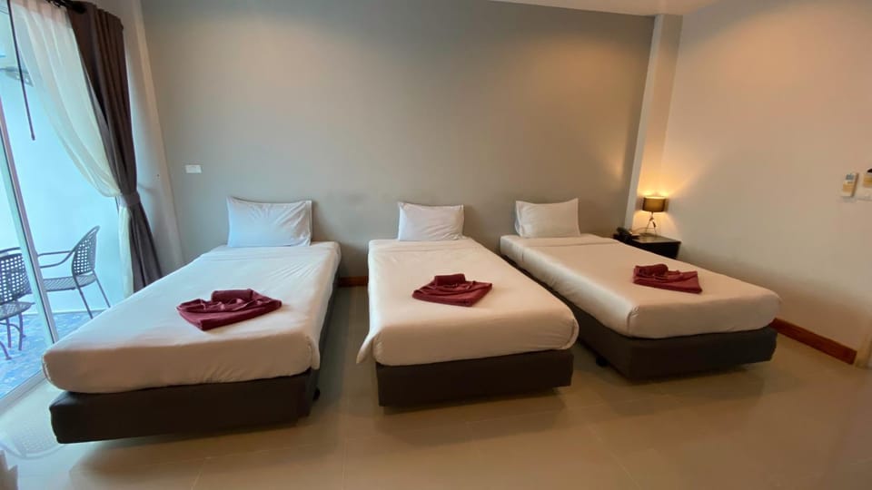 Bed, Photo of the whole room, towels