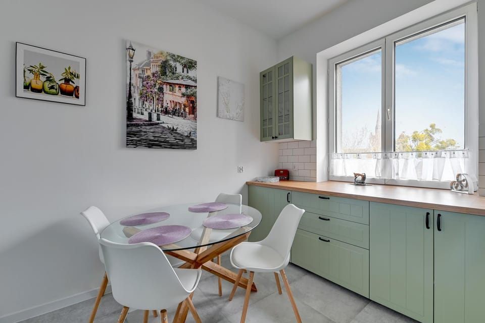 Dining area, kitchen