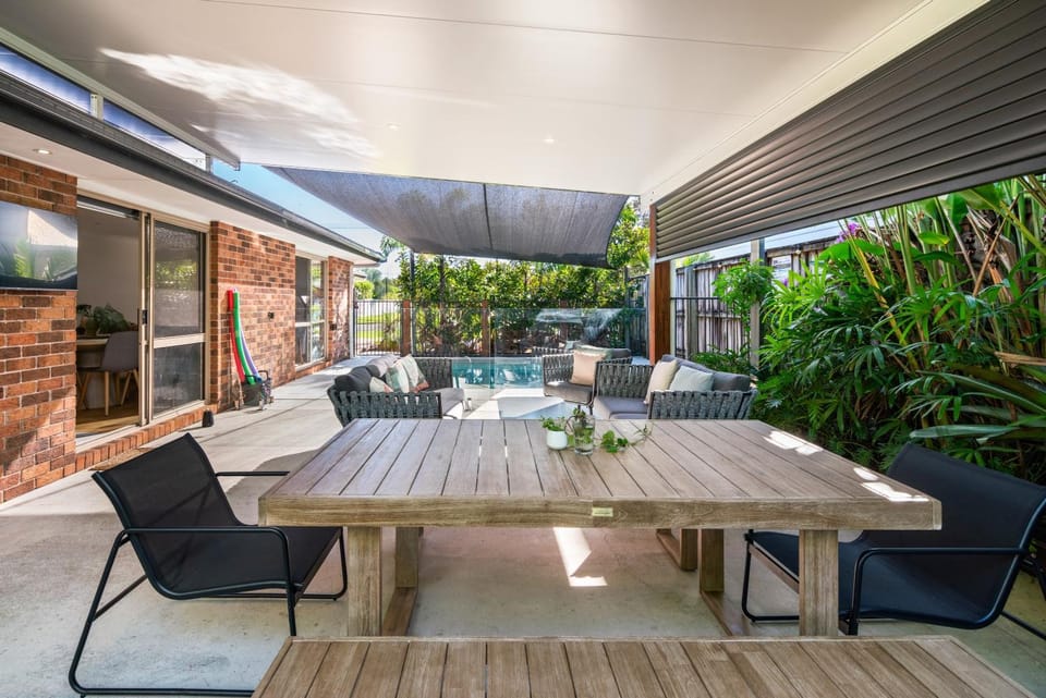 Patio, Garden, Seating area, Dining area, Evening entertainment, Pool view, Swimming pool