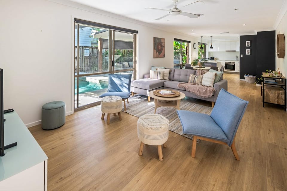 TV and multimedia, Living room, Seating area, pet friendly