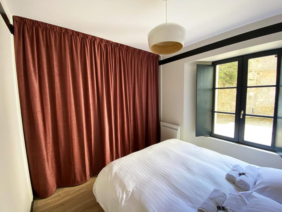 Le Céleste: Hypercentre, quiet and parking Apartment in Poitiers