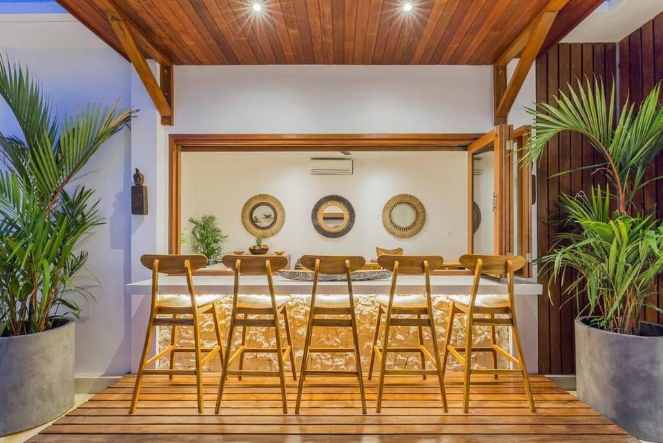 Villa Lima - 5 bdrs, BBQ, Living room with Ac and private pool Villa in North Kuta