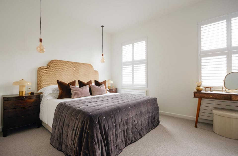 Bed, Photo of the whole room, Bedroom