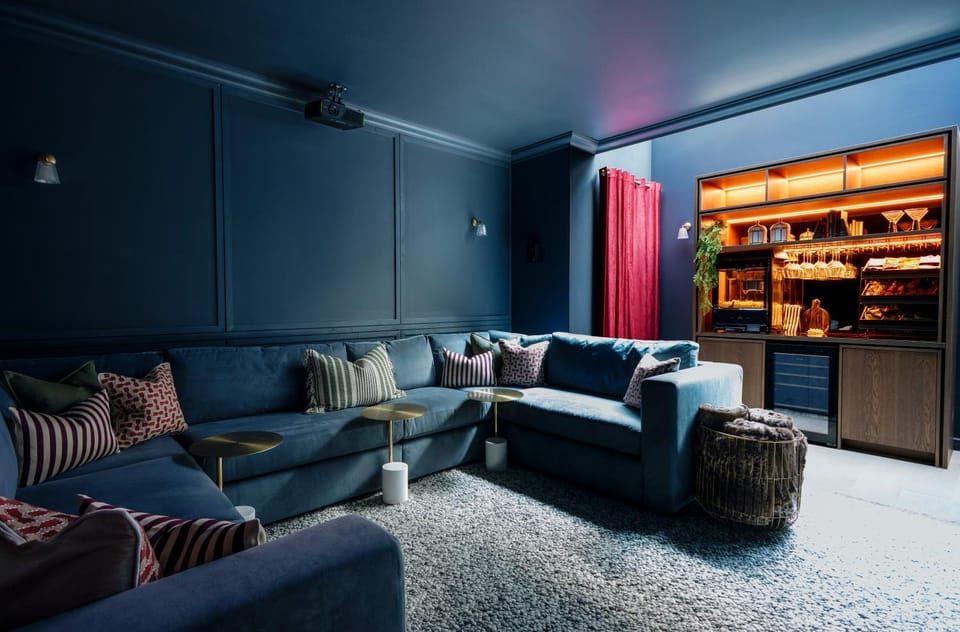 Living room, Seating area, oven