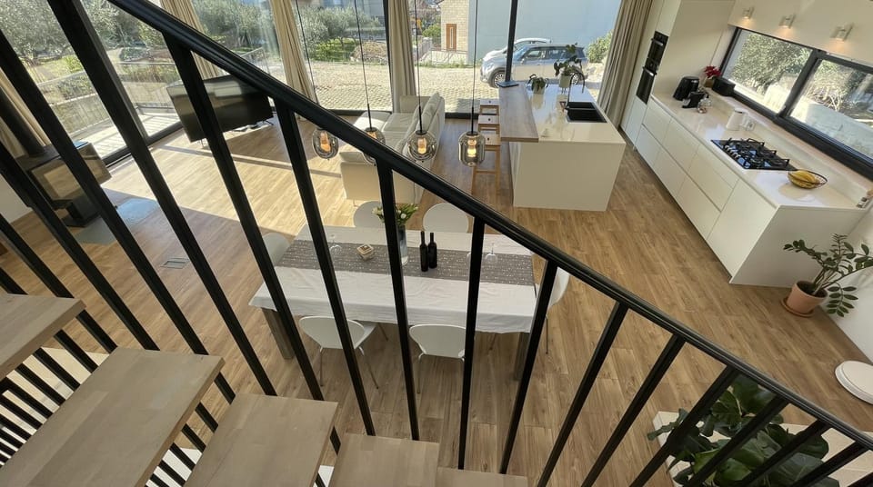 View (from property/room), Balcony/Terrace, Kitchen or kitchenette, Living room, Seating area, Dining area