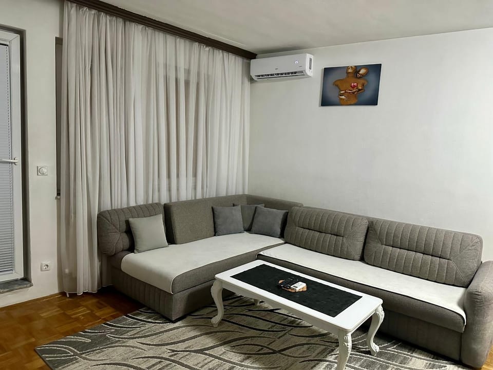 Seating area, air conditioner