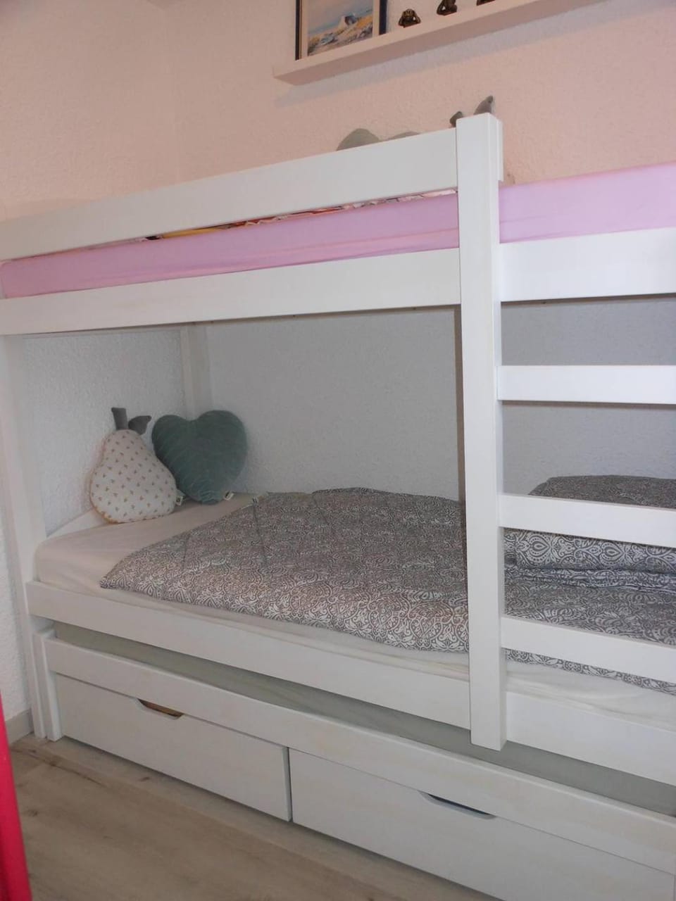 Bedroom, bunk bed