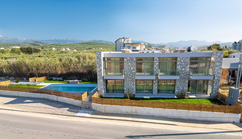 Property building, Spring, Day, Natural landscape, Mountain view, Pool view, Swimming pool, Swimming pool