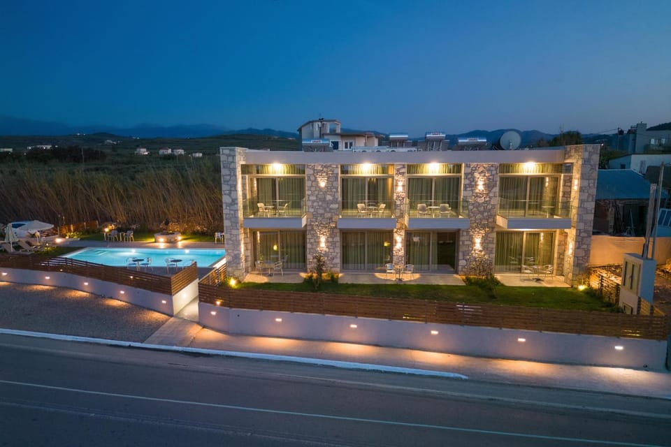 Property building, Night, Natural landscape, View (from property/room), Balcony/Terrace, Mountain view, Pool view, Swimming pool, sunbed