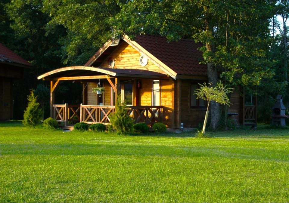 Property building, Spring, Day, Natural landscape, Garden, Seating area, Garden view