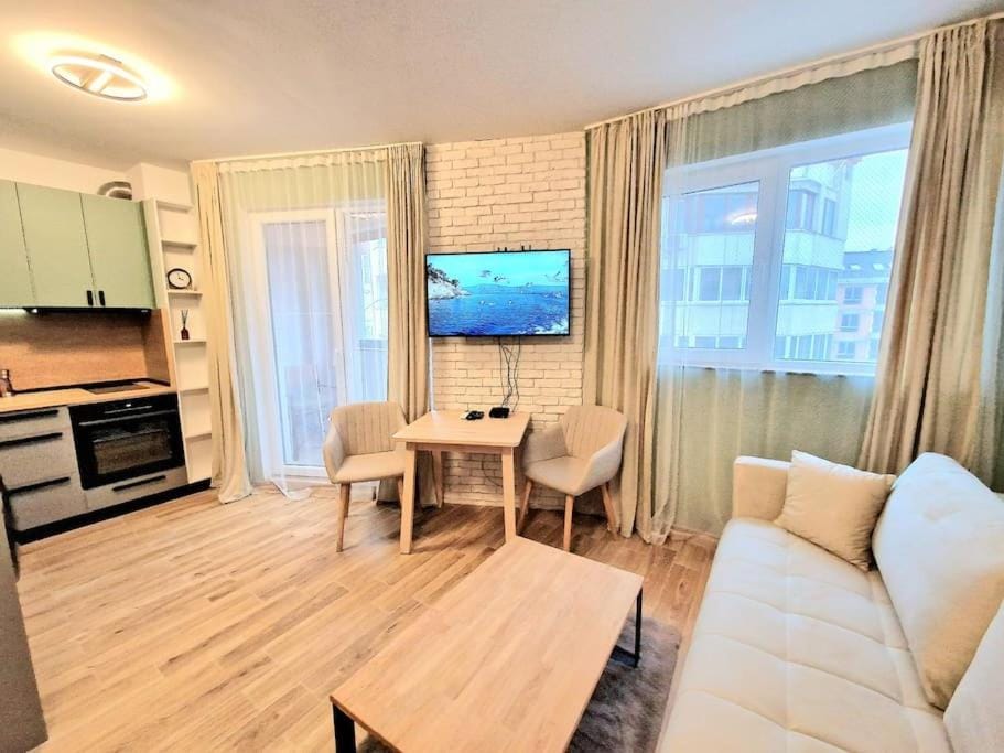 TV and multimedia, Kitchen or kitchenette