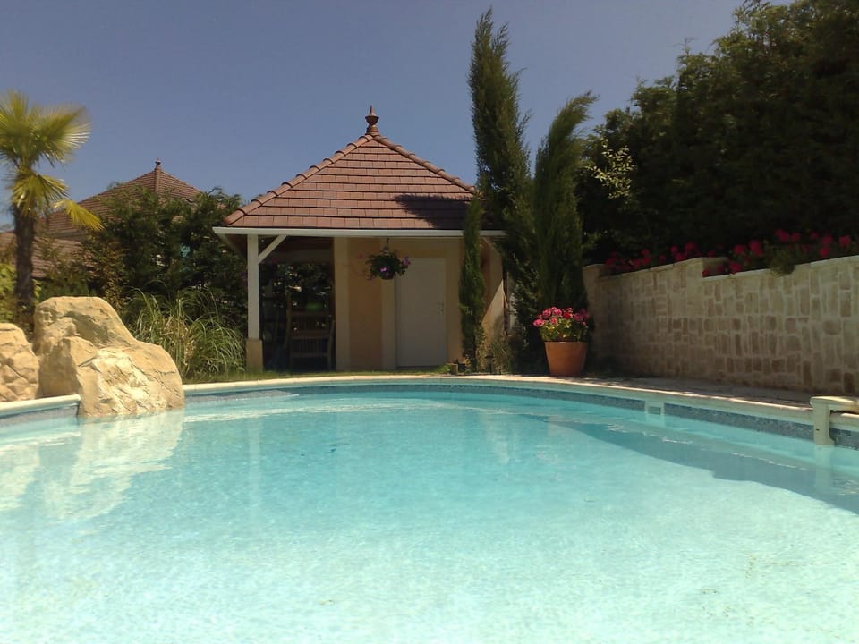 Swimming pool, Swimming pool