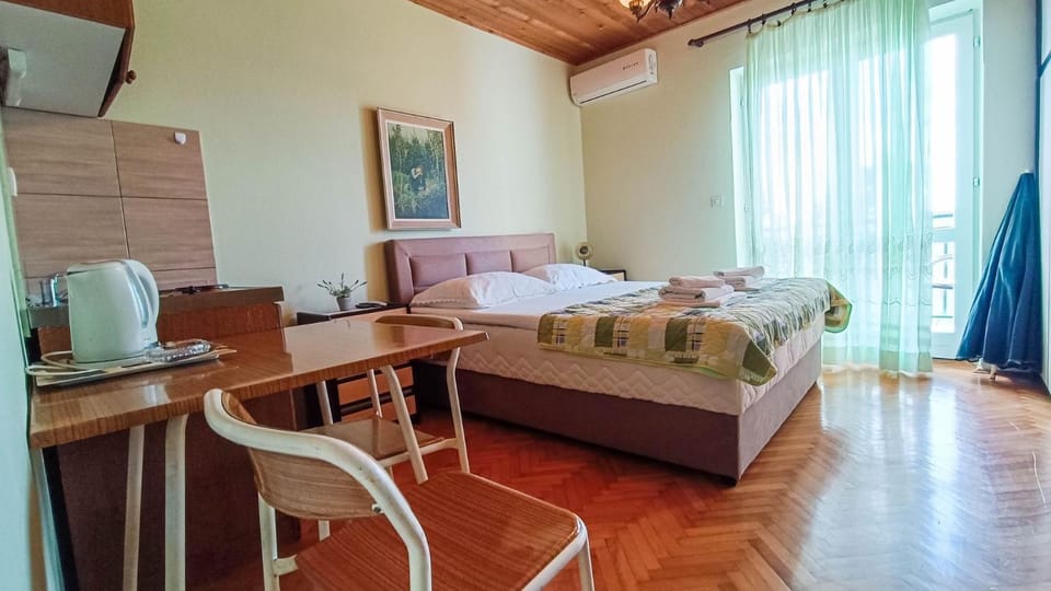 Apartments Ines - 15 meters from the beach Apartment in Split-Dalmatia County
