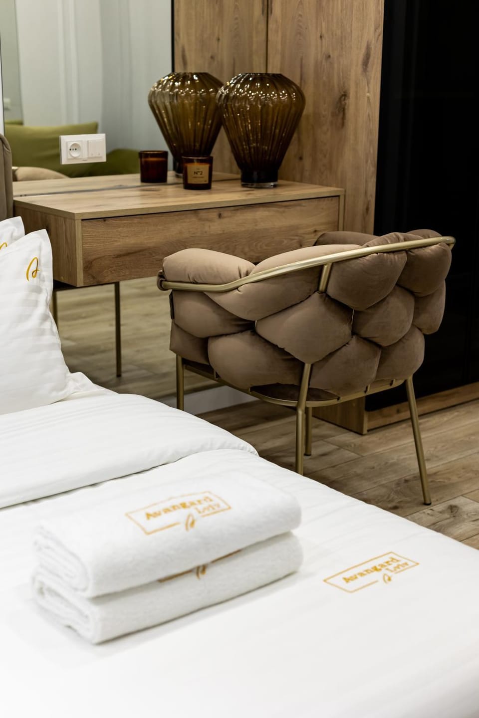 Bed, Photo of the whole room, Seating area, Bedroom, towels