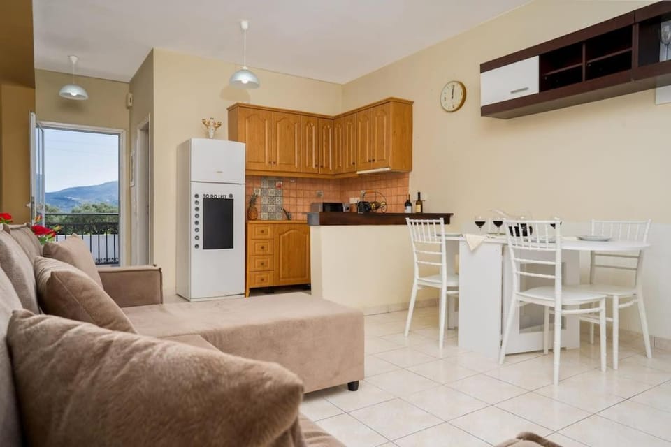 Kitchen or kitchenette, Living room, Seating area, Dining area, minibar, pet friendly, stove