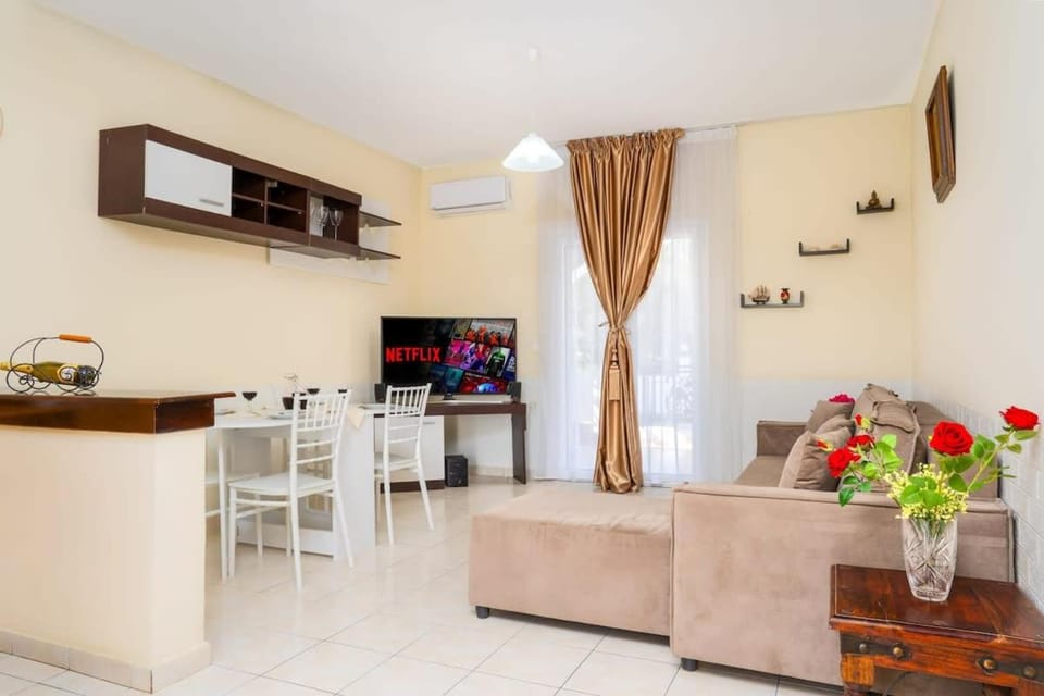 TV and multimedia, Living room, Seating area, Dining area, Evening entertainment