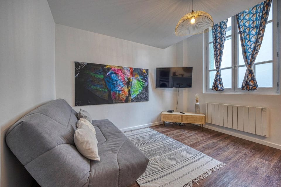 Communal lounge/ TV room, TV and multimedia, Living room, Seating area, Evening entertainment, internet