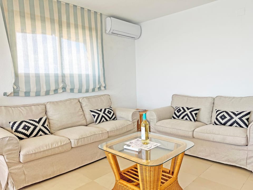 Living room, Seating area, air conditioner