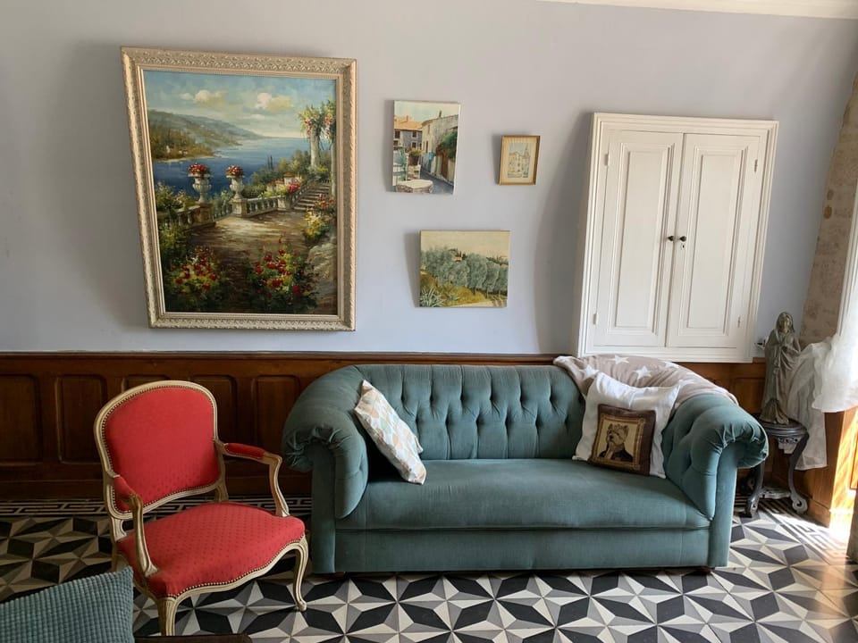 Communal lounge/ TV room