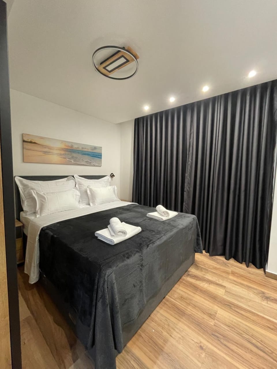 Bed, Bedroom, towels