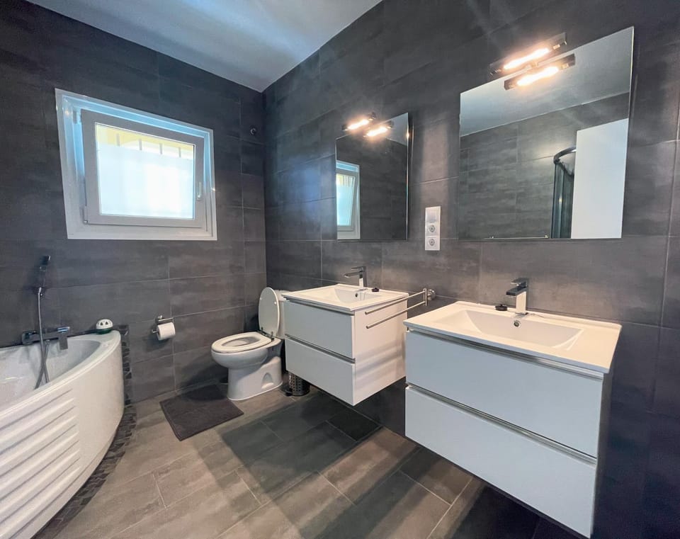 Bathroom, Living room