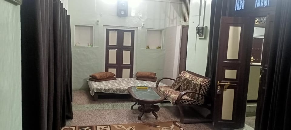 Feel Aesthetic Kashi Home Stay Bed and Breakfast in Varanasi