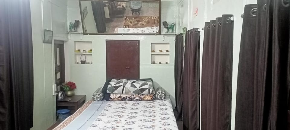 Feel Aesthetic Kashi Home Stay Bed and Breakfast in Varanasi