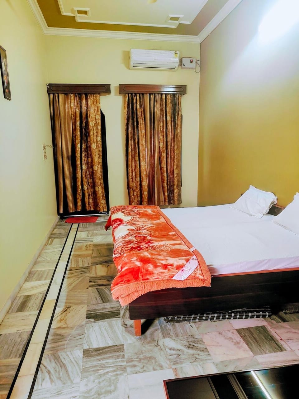 Bed, Photo of the whole room, Bedroom, air conditioner
