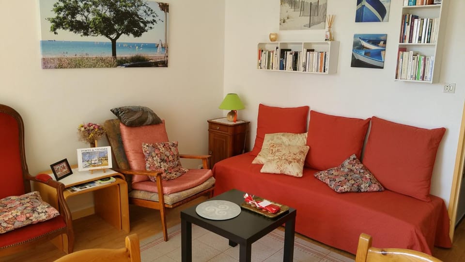 Communal lounge/ TV room, Living room, Seating area