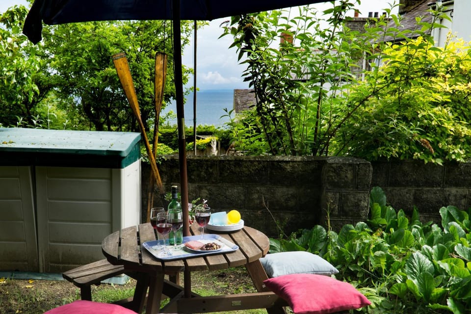 Patio, Dining area, Sea view