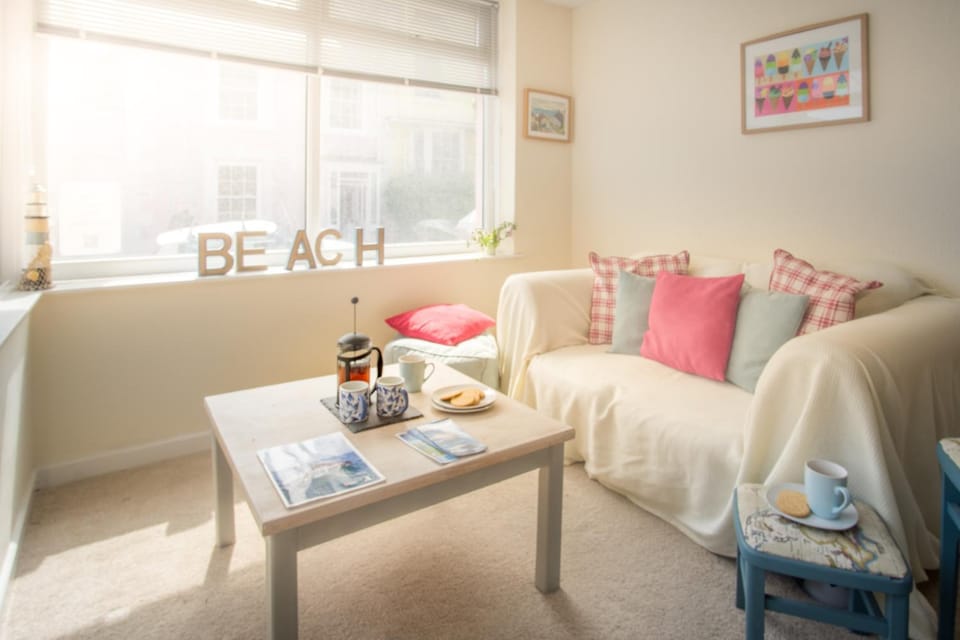 Coffee/tea facilities, Living room, Seating area