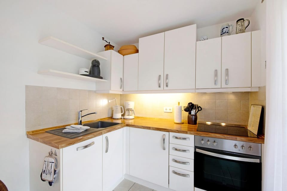 Kitchen or kitchenette, Living room