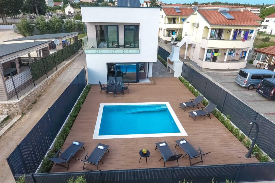 Bird's eye view, Swimming pool