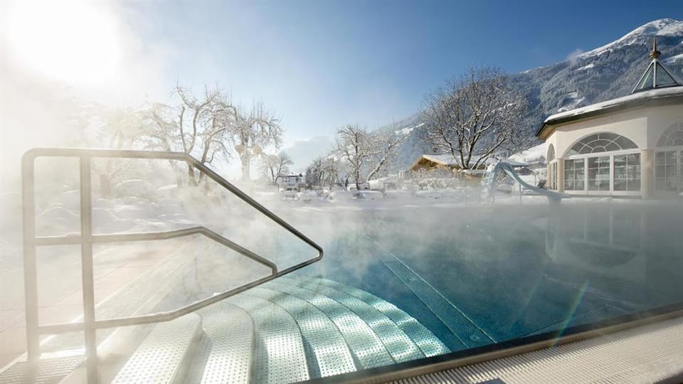 Swimming pool, Swimming pool