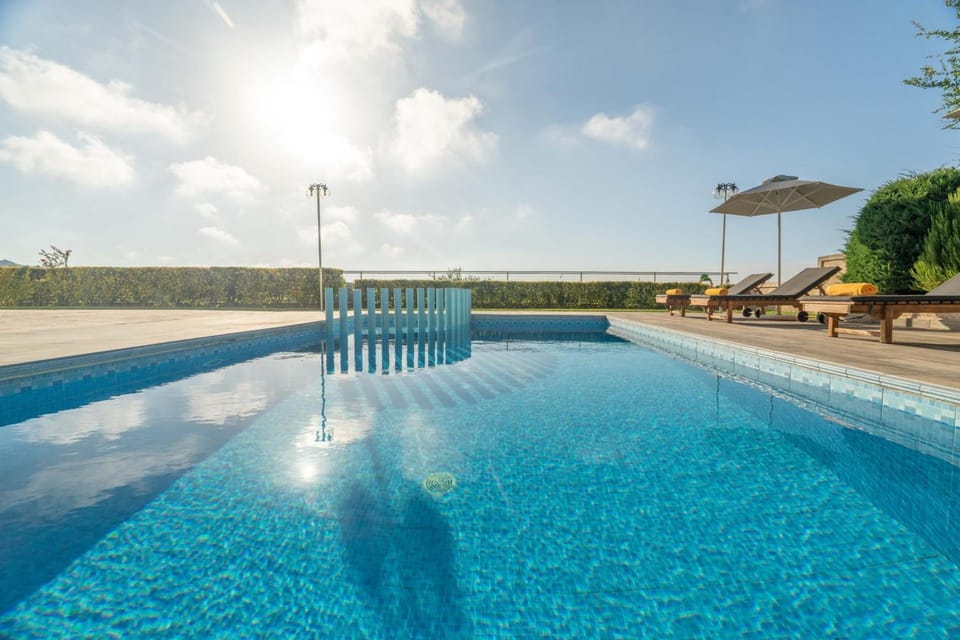 Day, Natural landscape, Pool view, Swimming pool, Swimming pool, sunbed