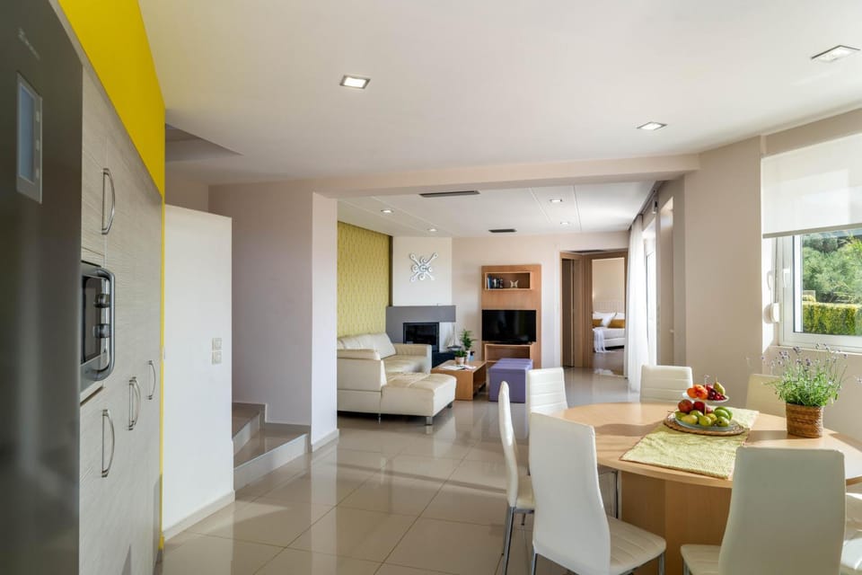 TV and multimedia, Living room, Seating area, Dining area