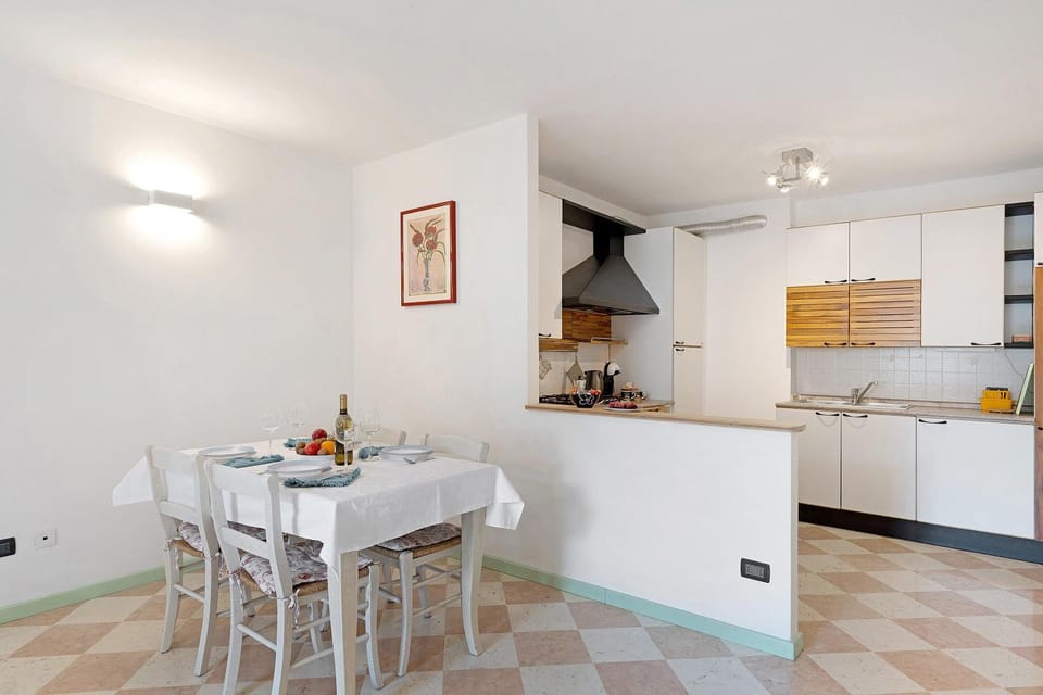 Property building, Kitchen or kitchenette, Living room