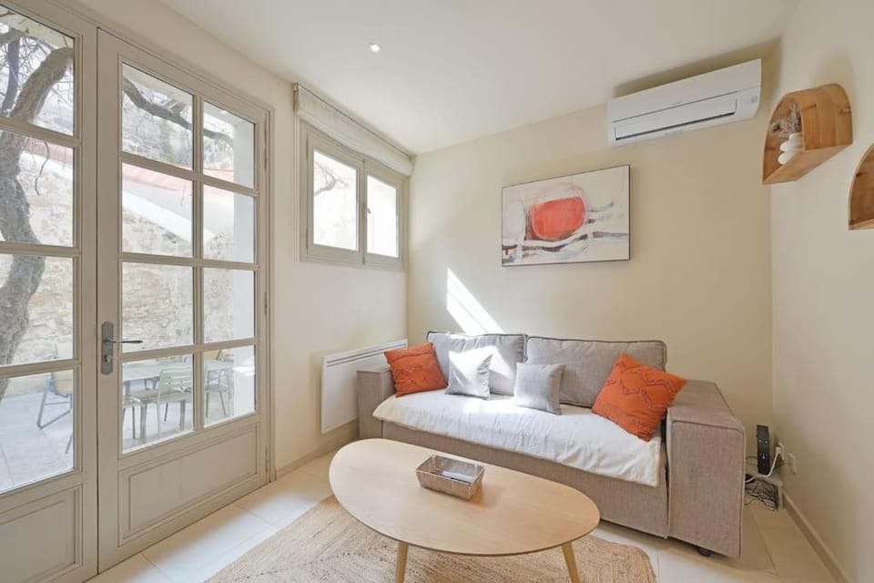 Living room, Seating area, internet, air conditioner