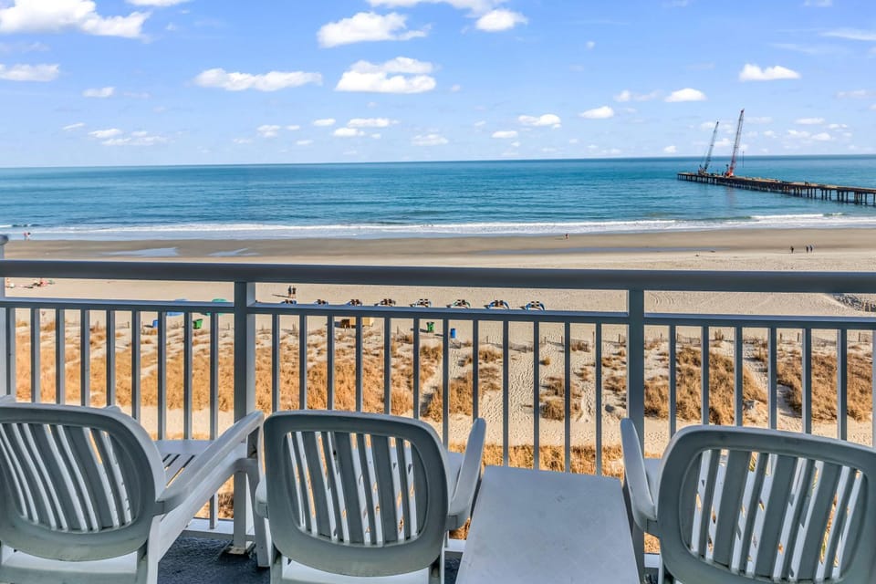 View (from property/room), Balcony/Terrace, Beach