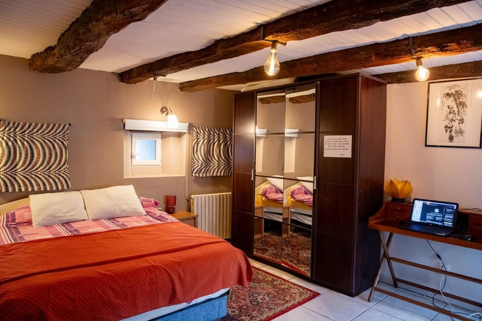 Bed, Photo of the whole room, Seating area, Bedroom, wardrobe