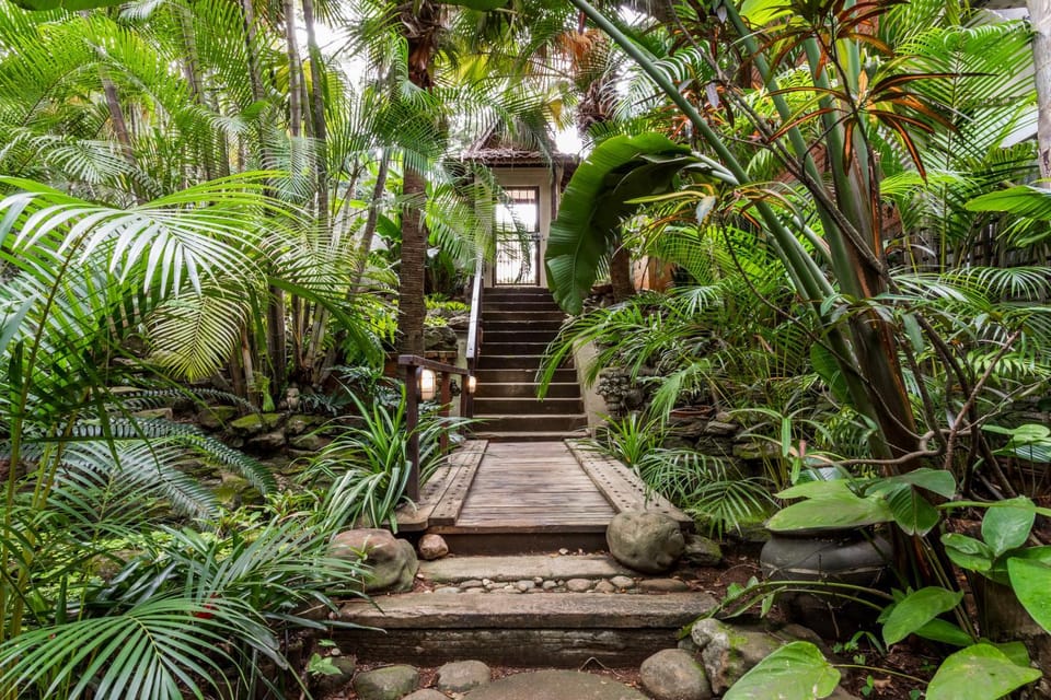 Facade/entrance, Natural landscape, Garden, Garden