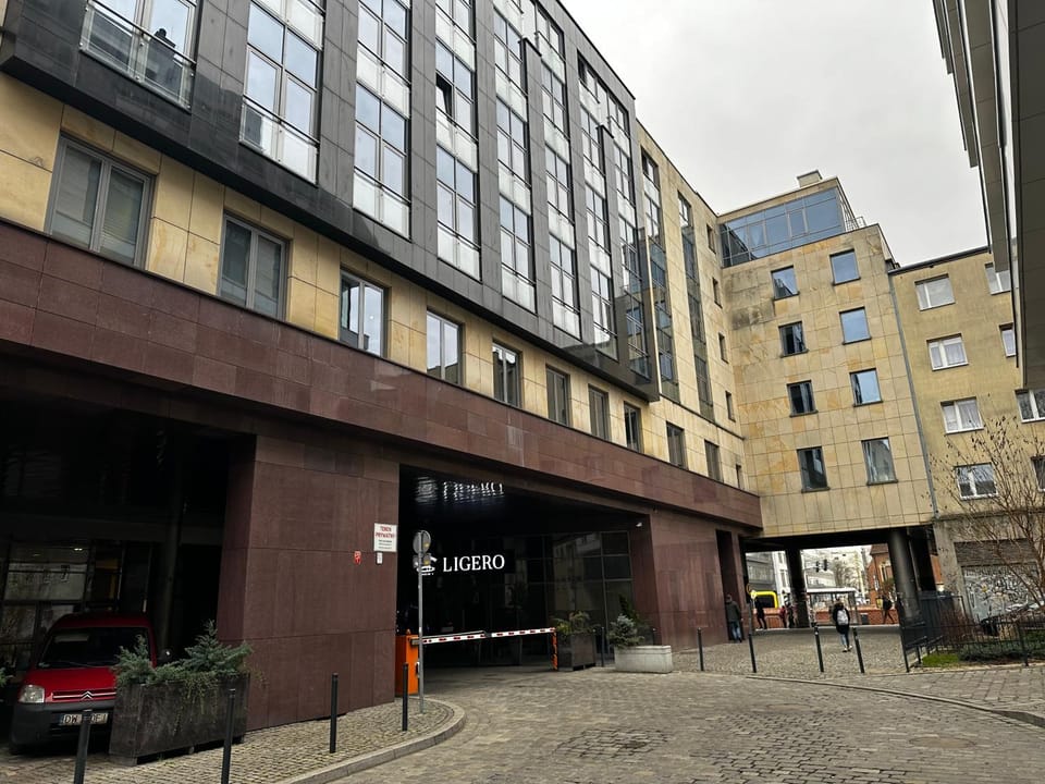 Property building, Day, Neighbourhood, Street view, Location