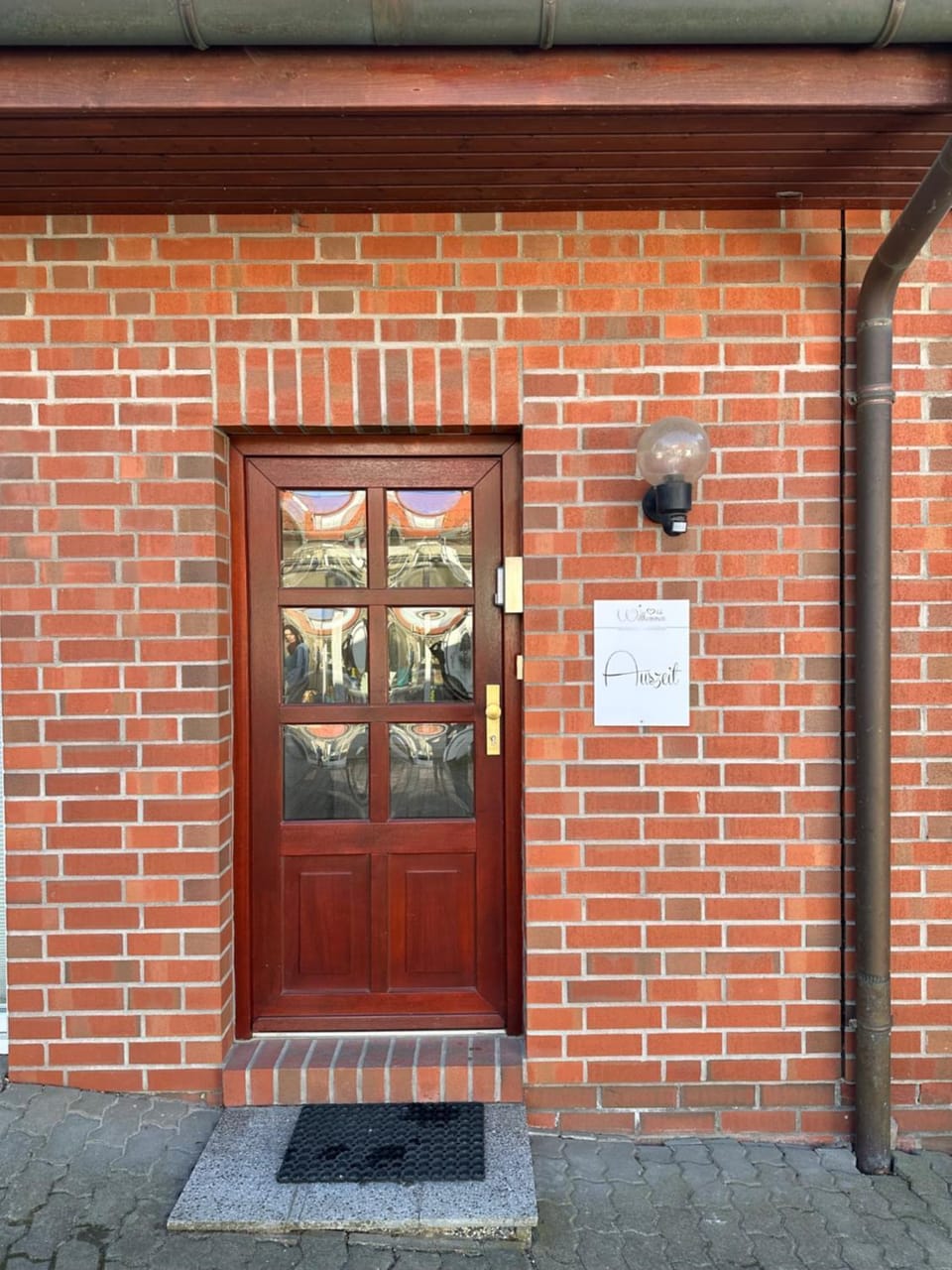 Facade/entrance