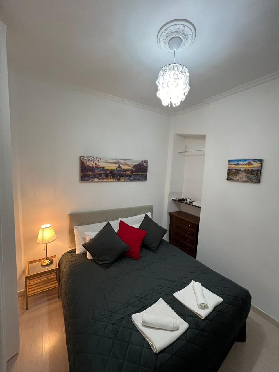 Bed, Bedroom, towels